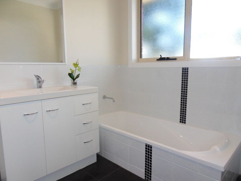 2/7 Athol Street, Somerset TAS 7322