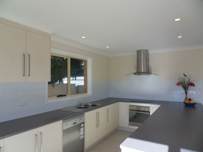 2/7 Athol Street, Somerset TAS 7322