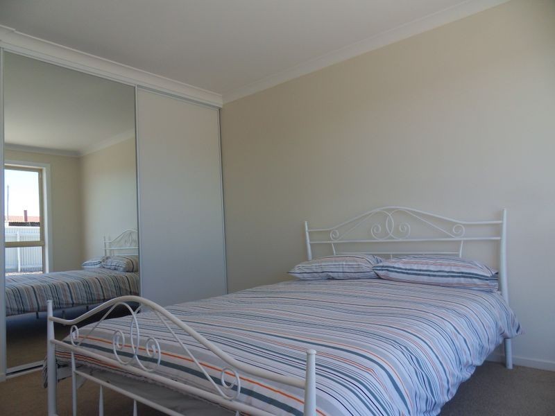 2/7 Athol Street, Somerset TAS 7322