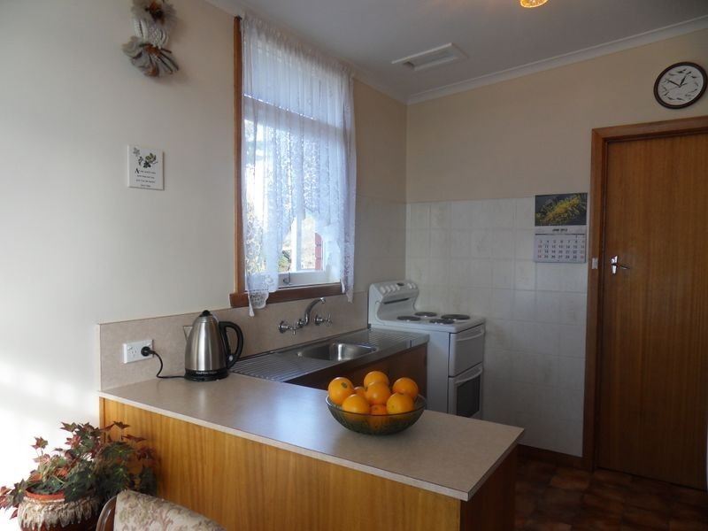 8 Guy Crescent, Somerset TAS 7322