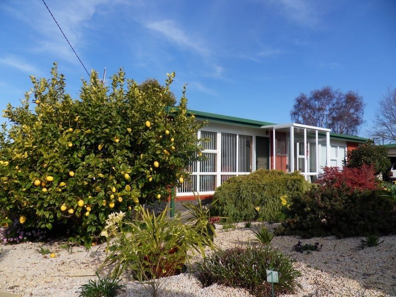 8 Guy Crescent, Somerset TAS 7322
