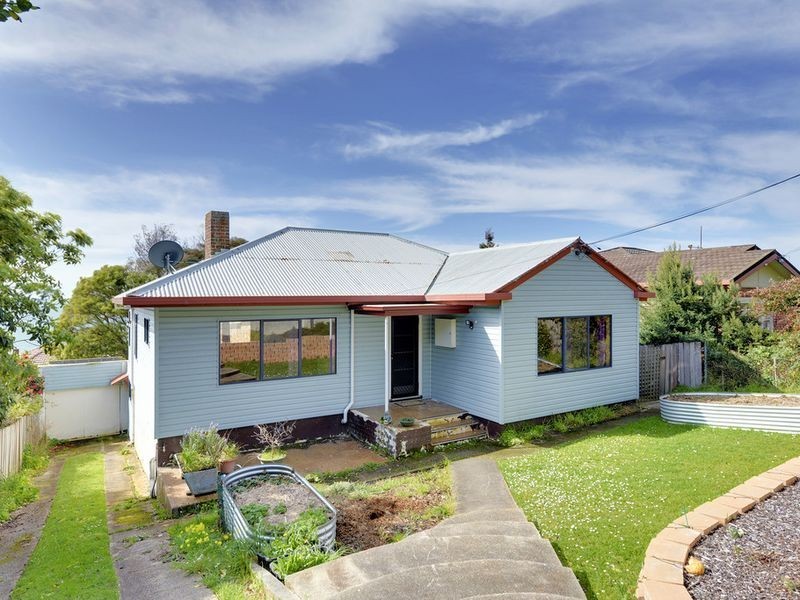 8 Bay Street, Parklands TAS 7320