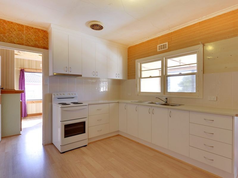 8 Bay Street, Parklands TAS 7320