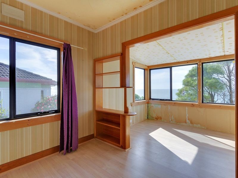 8 Bay Street, Parklands TAS 7320