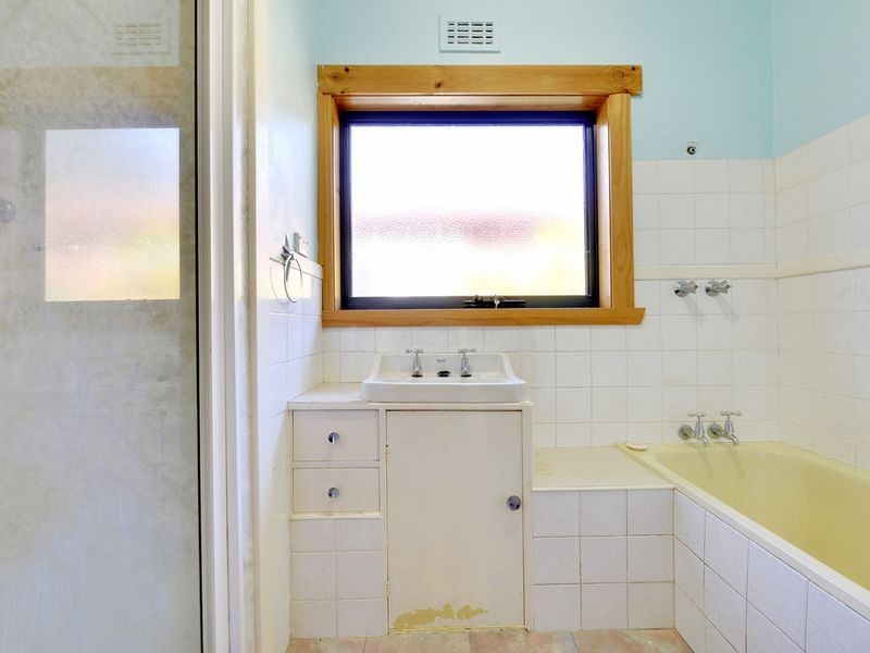 8 Bay Street, Parklands TAS 7320