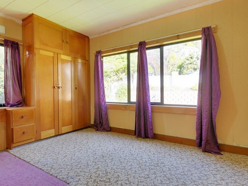 8 Bay Street, Parklands TAS 7320