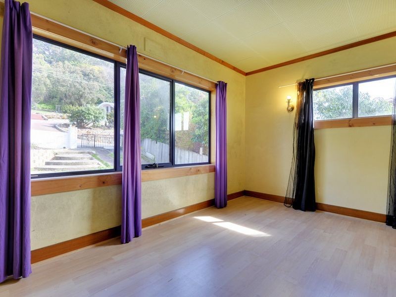 8 Bay Street, Parklands TAS 7320