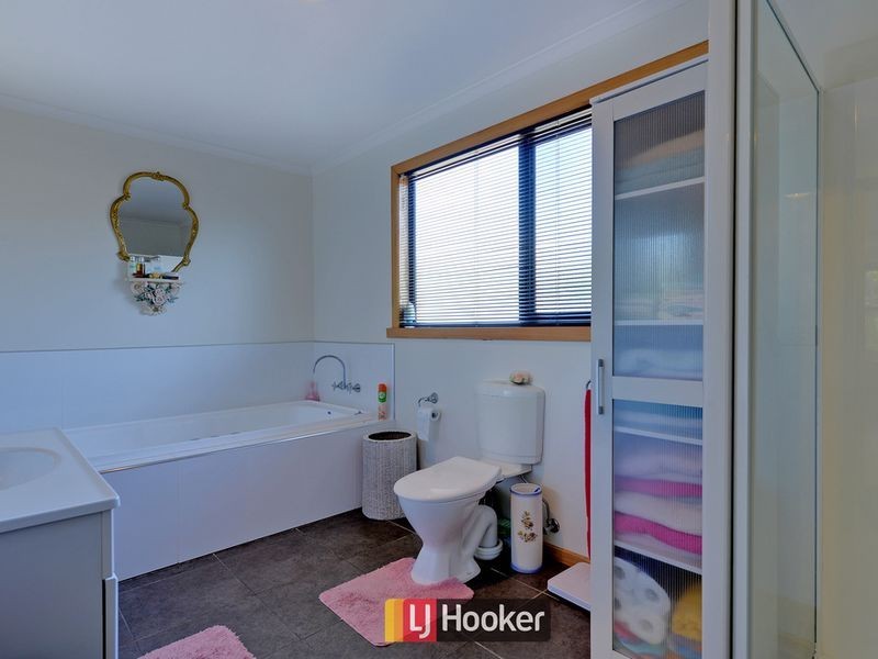 2/21 Deviation Road, Penguin TAS 7316