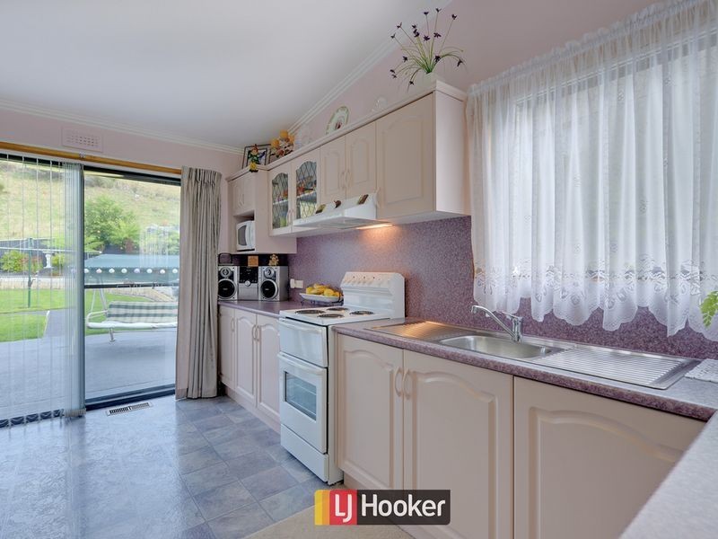 8 Young Street, Acton TAS 7320