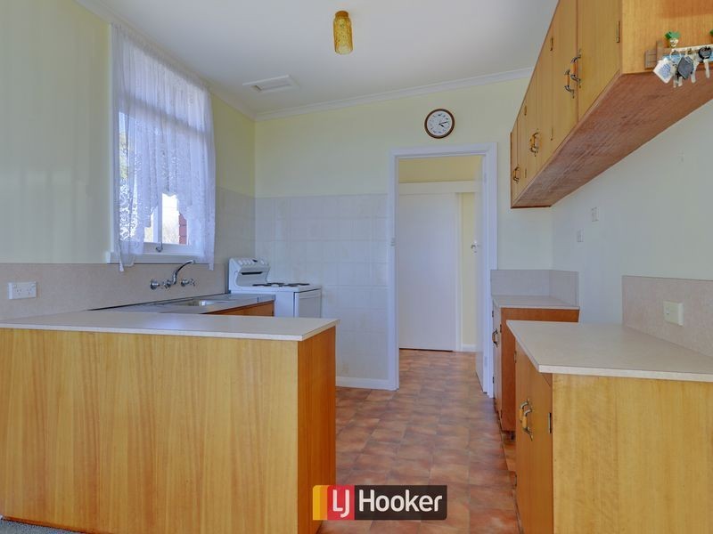 8 Guy Crescent, Somerset TAS 7322