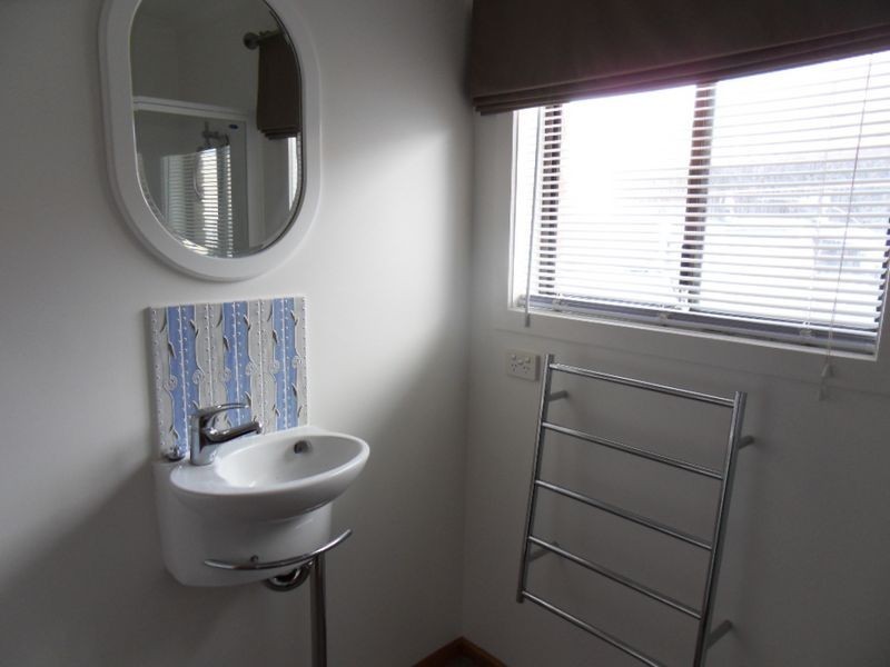 2/99 Main Road, Penguin TAS 7316