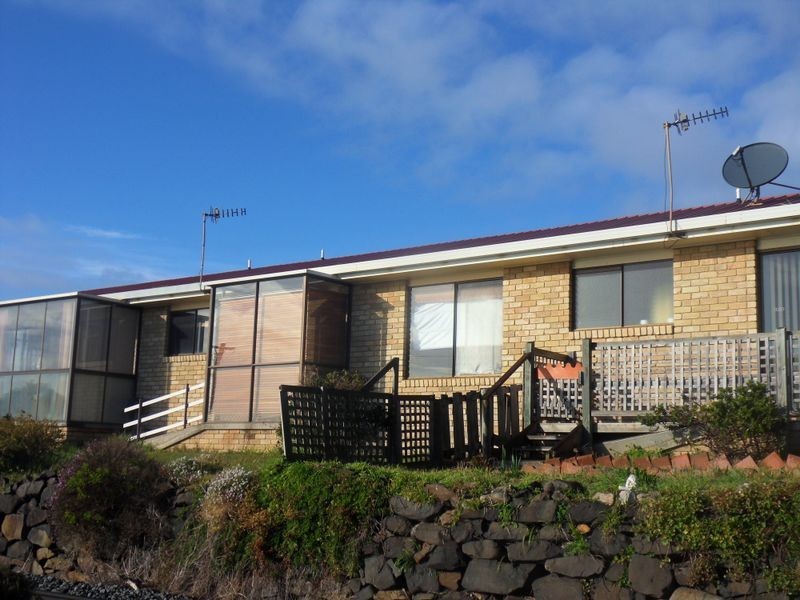 2/99 Main Road, Penguin TAS 7316