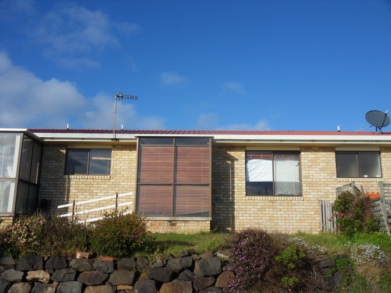2/99 Main Road, Penguin TAS 7316