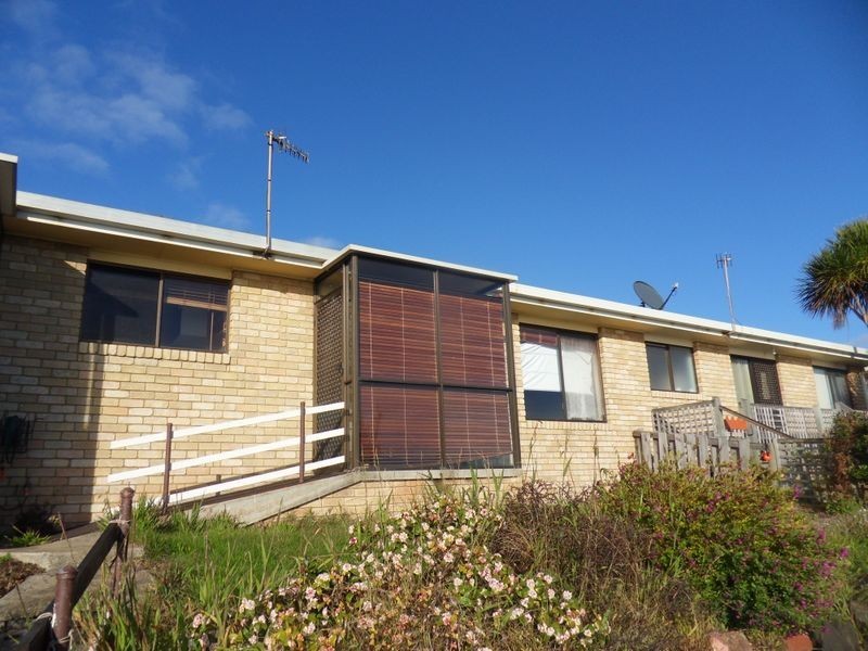 2/99 Main Road, Penguin TAS 7316