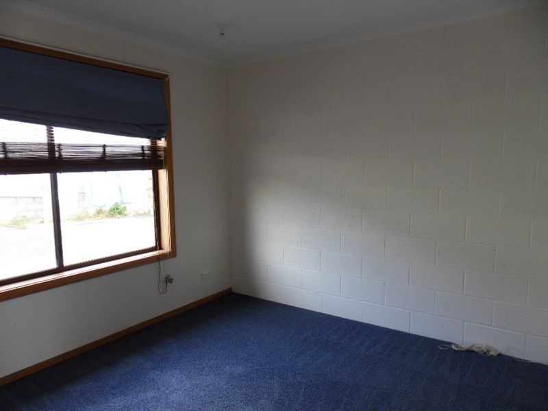 2/99 Main Road, Penguin TAS 7316