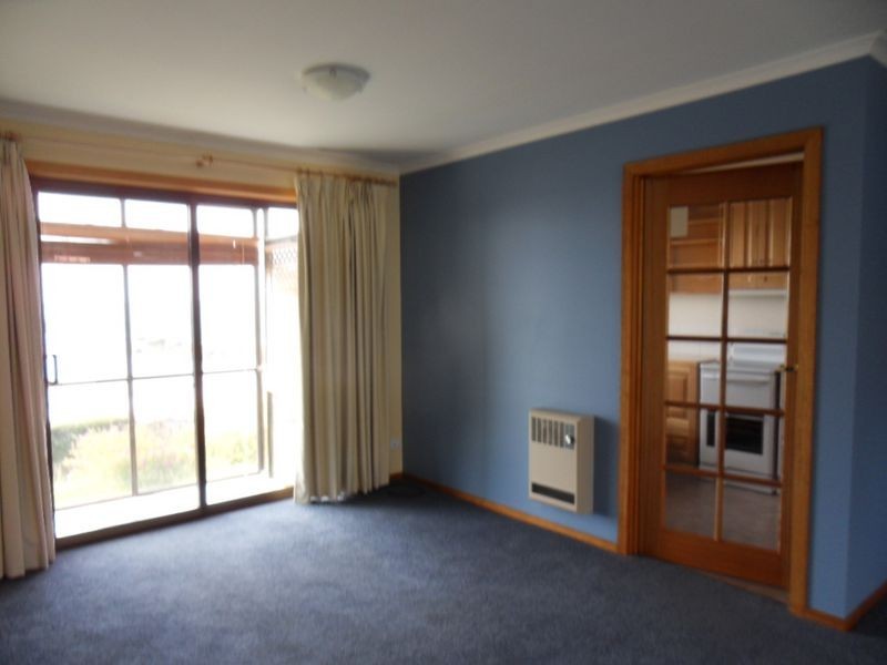 2/99 Main Road, Penguin TAS 7316