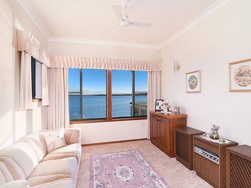 15 Viewpoint Drive, Toukley NSW 2263