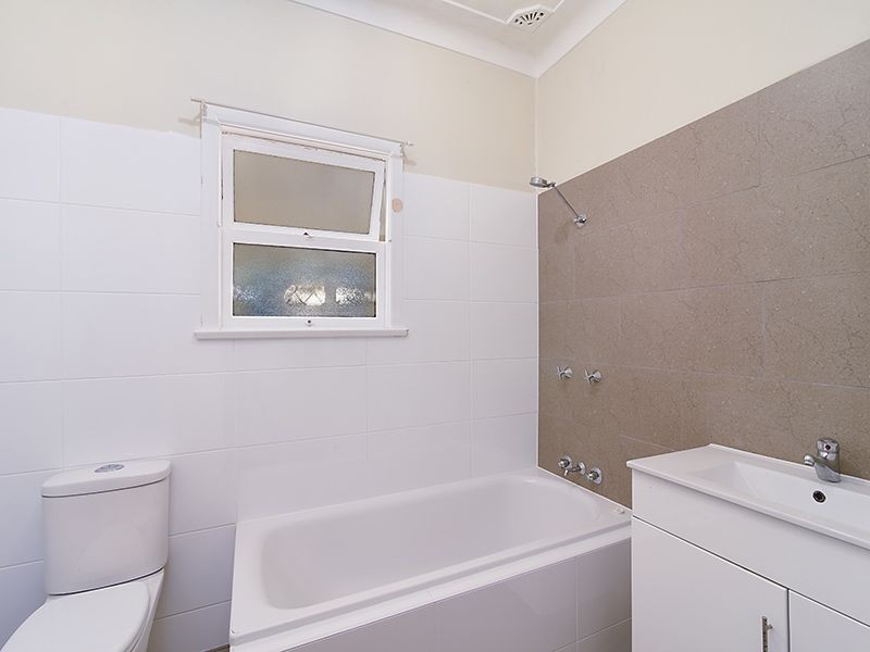 12 Delia Avenue, Budgewoi NSW 2262