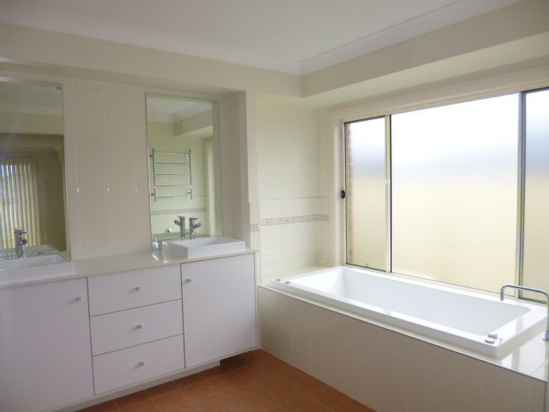 39 Piper Drive, Hamlyn Terrace NSW 2259