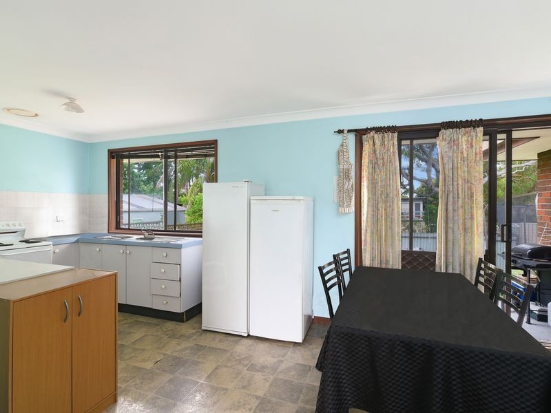 27 Jacqueline Avenue, Gorokan NSW 2263