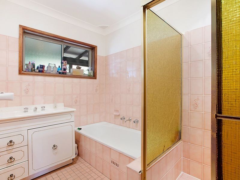 1 Lloyd Avenue, Chain Valley Bay NSW 2259