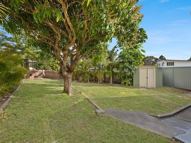 2 Laelana Avenue, Budgewoi NSW 2262