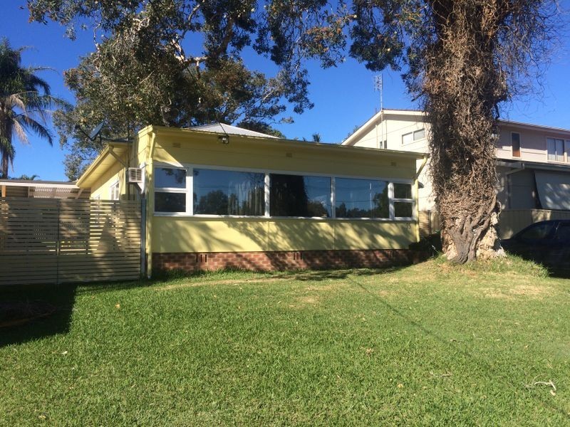 35 Leonard Avenue, Toukley NSW 2263