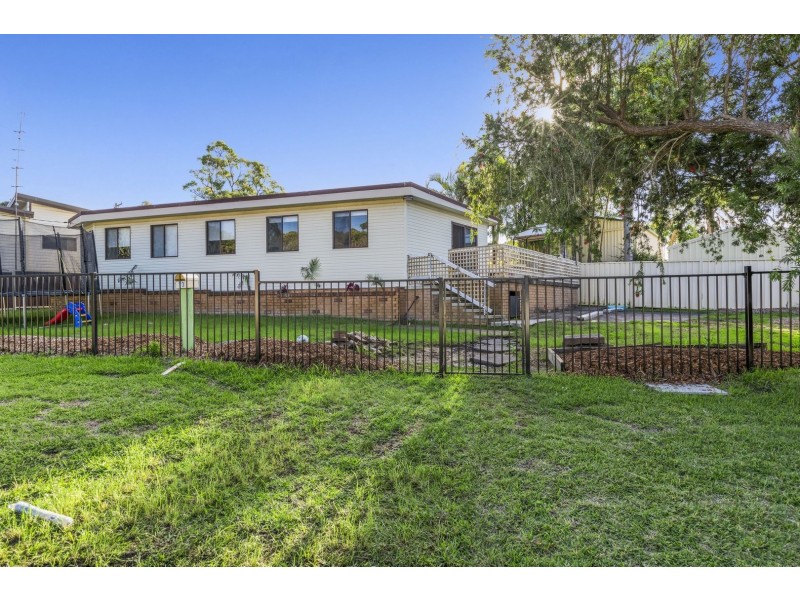 13 Illawong Road, Summerland Point NSW 2259