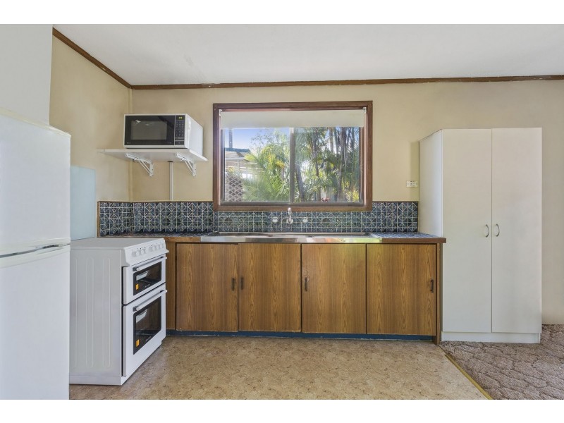 13 Illawong Road, Summerland Point NSW 2259