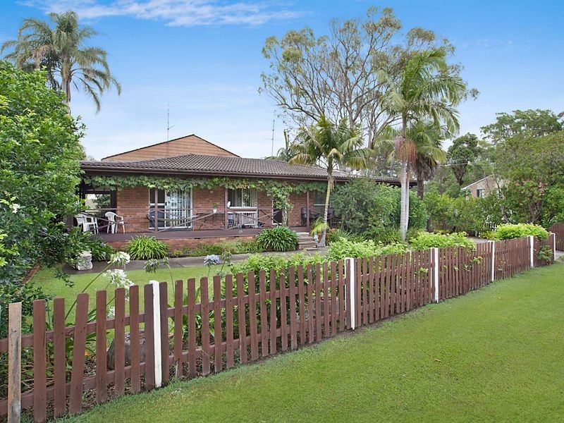 1 Lloyd Avenue, Chain Valley Bay NSW 2259