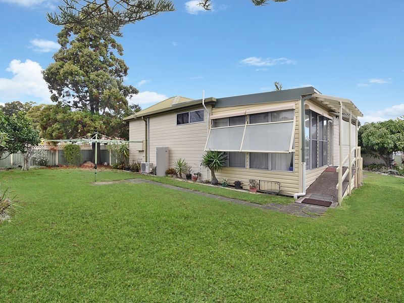 12 Yaralla Road, Toukley NSW 2263