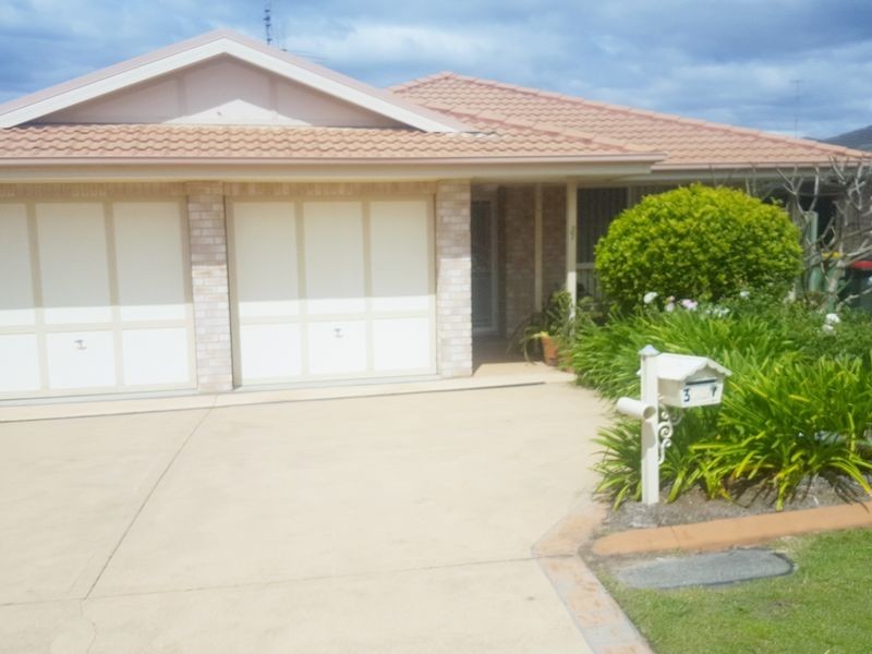 37 Lady Laurel Drive, Blue Haven NSW 2262