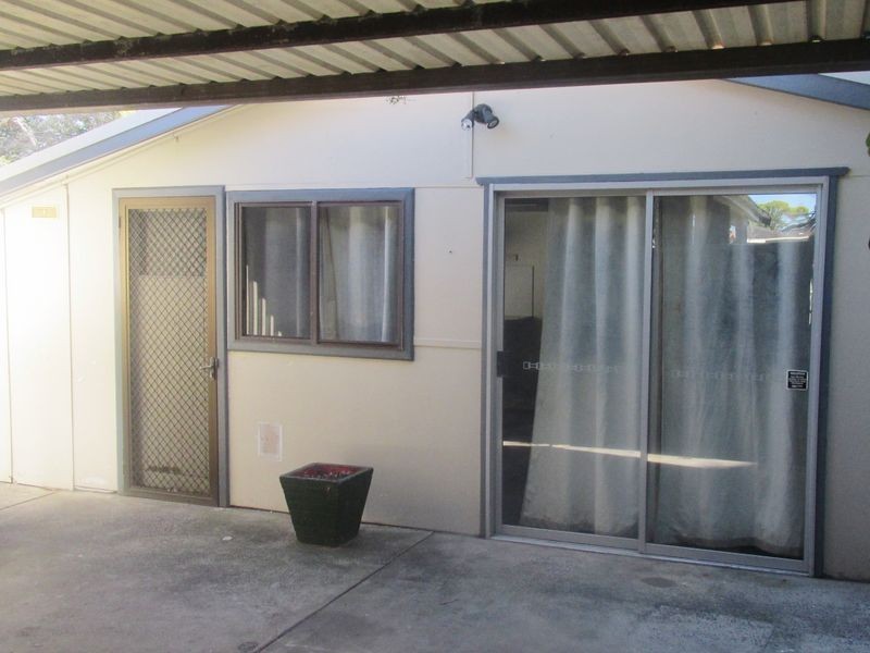 Flat/24 Holmes Ave, Toukley NSW 2263