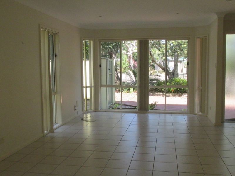 1/2 Jasmine Close, Canton Beach NSW 2263
