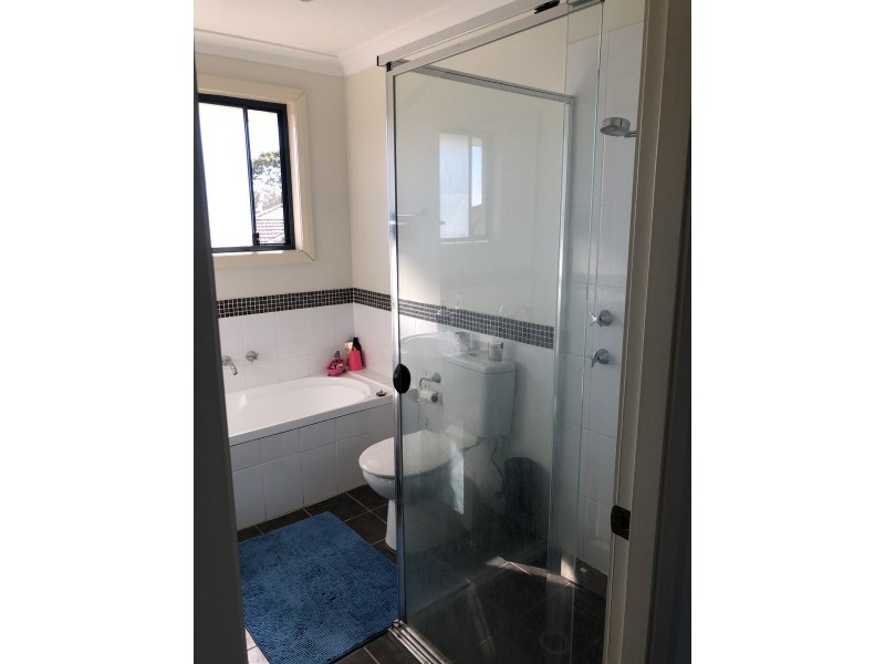 4/10 Harry Close, Blue Haven NSW 2262