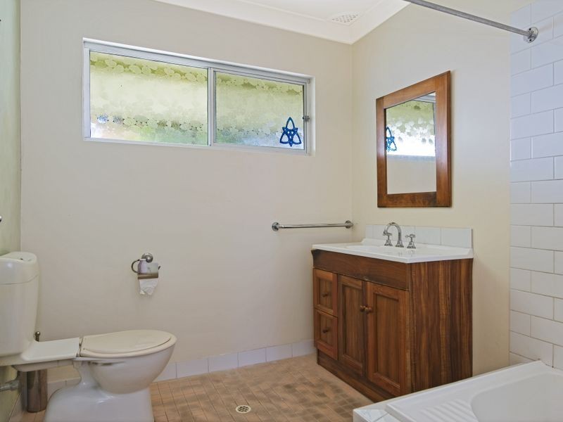 17 Manuka Parade, Gorokan NSW 2263