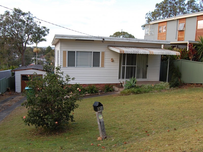 35 Kailua Avenue, Budgewoi NSW 2262
