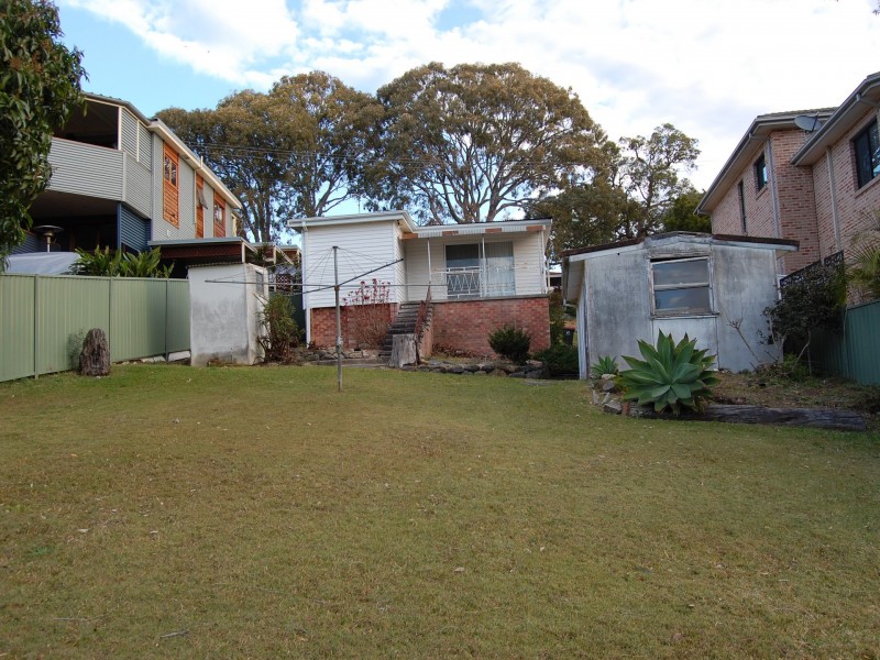 35 Kailua Avenue, Budgewoi NSW 2262