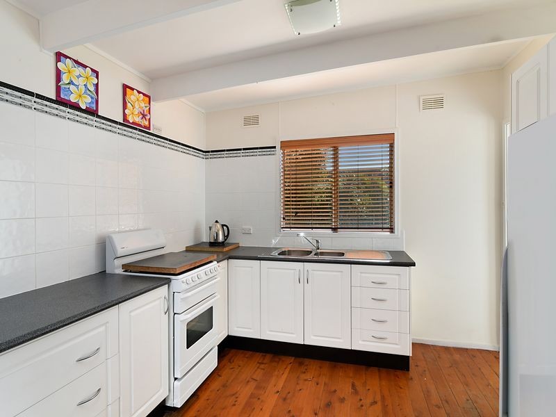 24 Maxwell Avenue, Gorokan NSW 2263