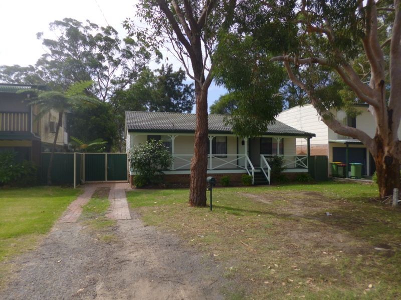 5 Penguin Road, Blue Haven NSW 2262