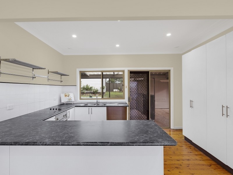 15 Greenway Avenue, Mannering Park NSW 2259