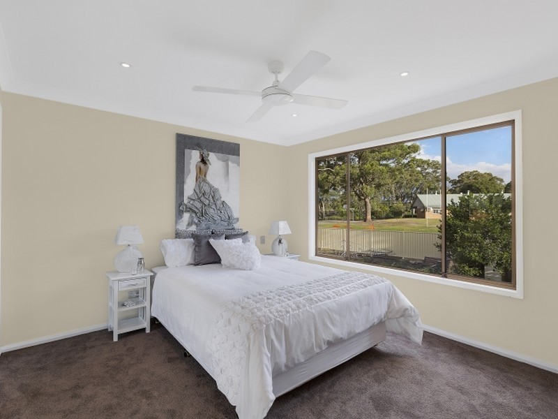 15 Greenway Avenue, Mannering Park NSW 2259