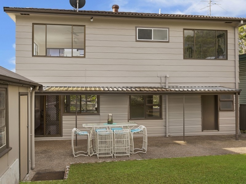 15 Greenway Avenue, Mannering Park NSW 2259