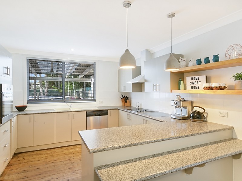 6 Malvina Pde, Gorokan NSW 2263