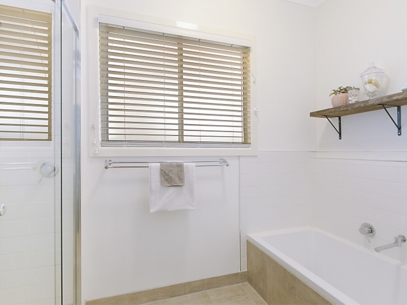 6 Malvina Pde, Gorokan NSW 2263