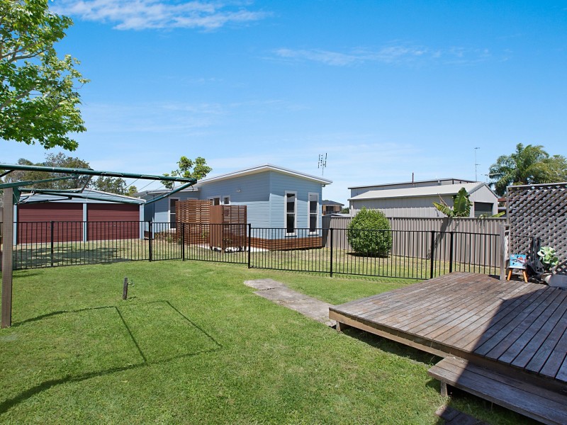11A Holmes Ave, Toukley NSW 2263