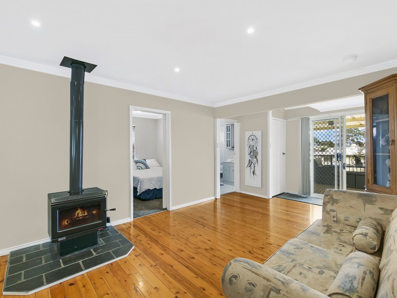 10 Griffiths Street, Mannering Park NSW 2259