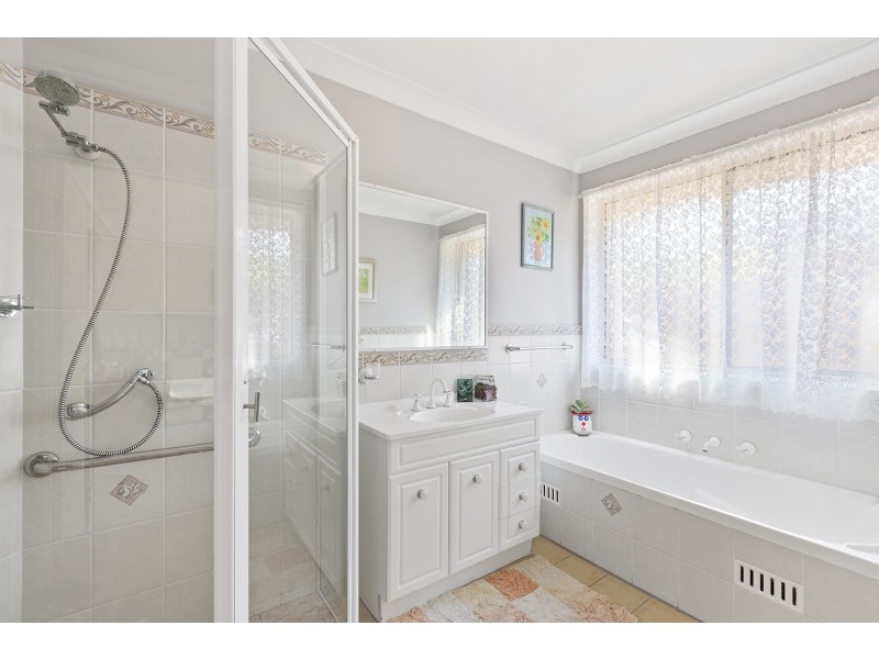 2 Oregon Pl, Hamlyn Terrace NSW 2259