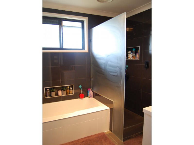 6 Hulani Street, Budgewoi NSW 2262