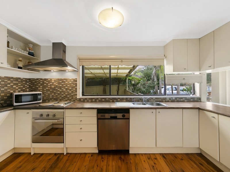 10 Griffiths Street, Mannering Park NSW 2259